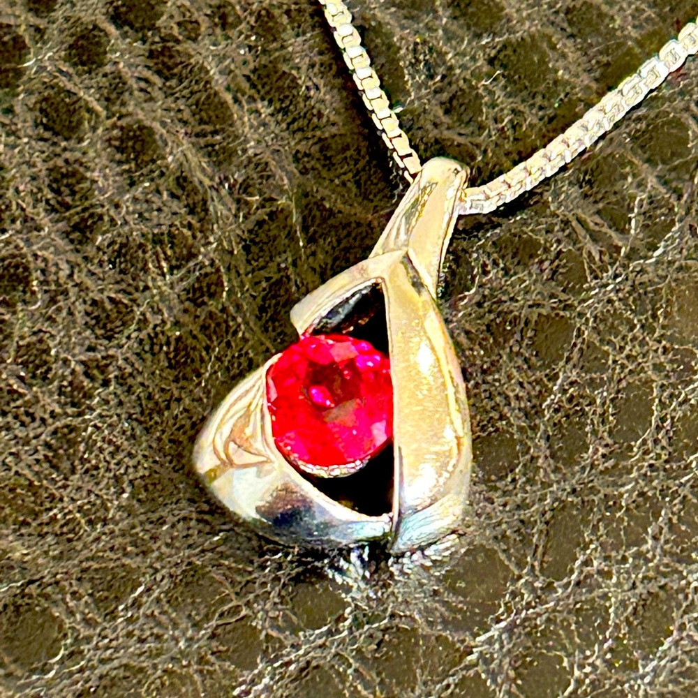 Nordstrom Silver Necklace with Vibrant Pink Gemstone and Modern Design